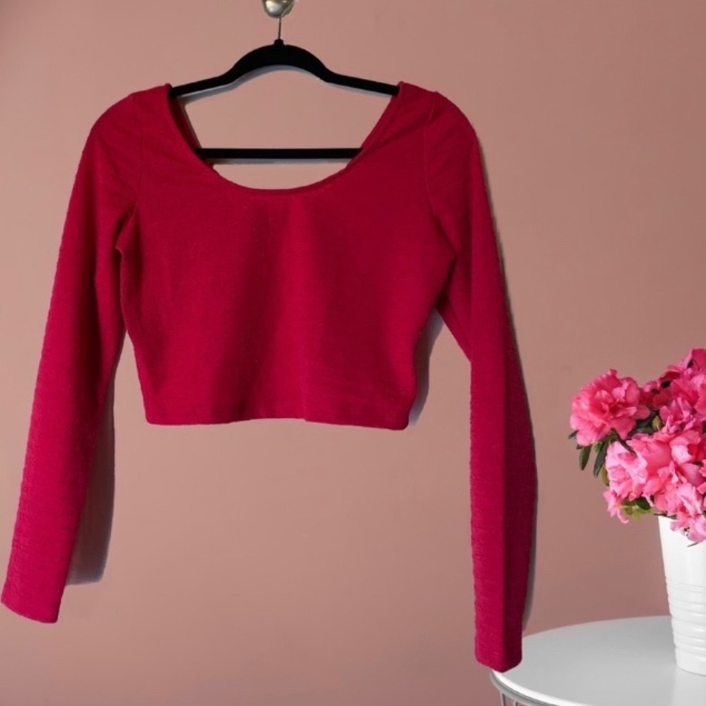 Material Girl | Long Sleeve Textured Crop-Top.